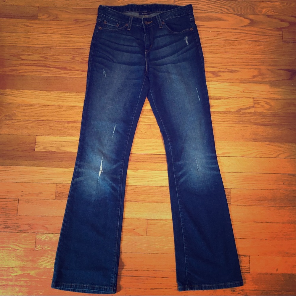 Levi 553 Mid Rise Bootcut Jeans. Size 9L